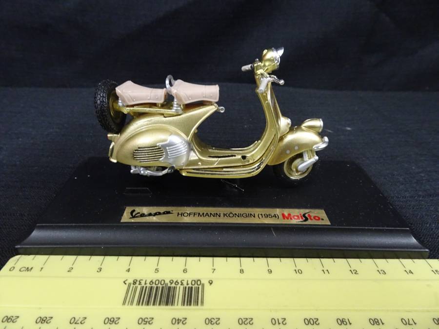 Vespa Scooter Hoffmann Konigin (1954) Maisto - Scale: 1:18 - Made In China
