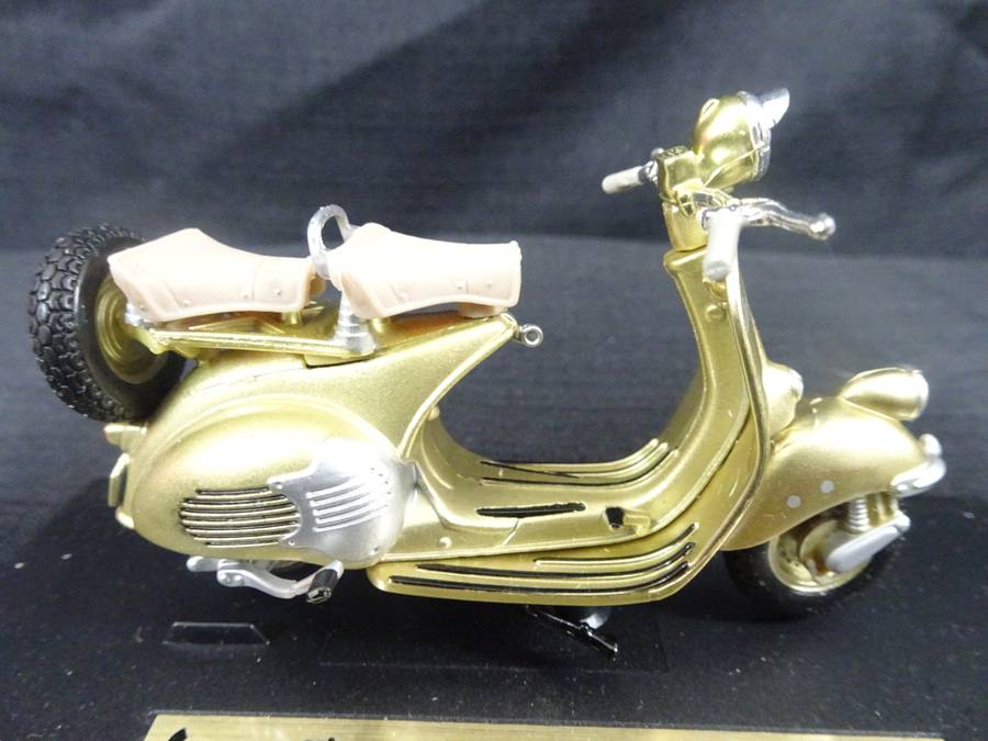 Vespa Scooter Hoffmann Konigin (1954) Maisto - Scale: 1:18 - Made In China