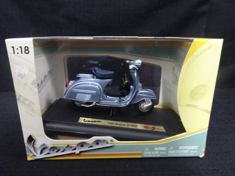Vespa Scooter 150 Super (1965) Maisto - Scale: 1:18 - Made In China