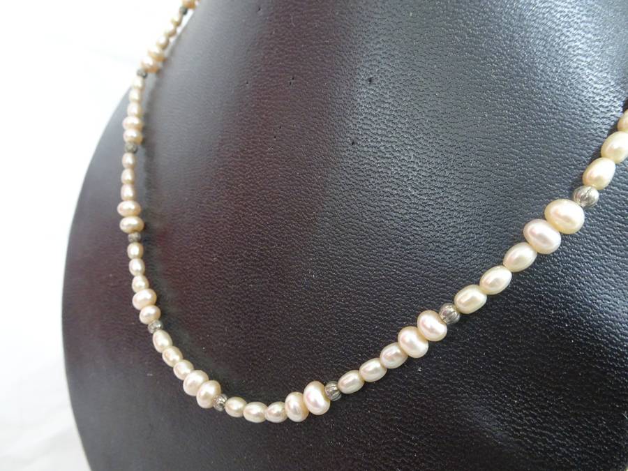 Gorgeous Vintage Fresh Water Pearl Necklace  - In Good Condition