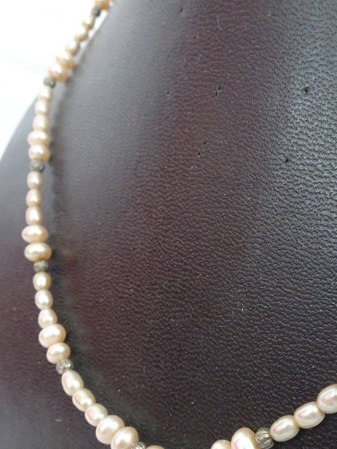 Gorgeous Vintage Fresh Water Pearl Necklace  - In Good Condition