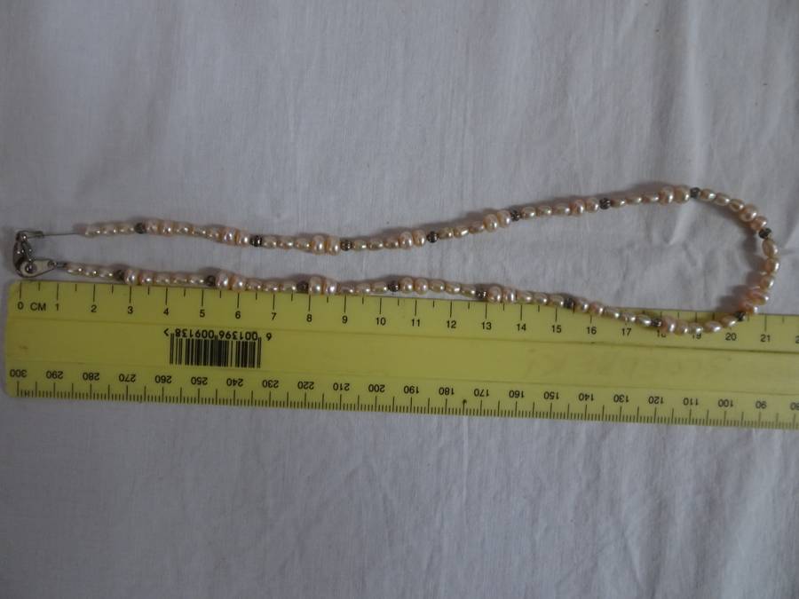 Gorgeous Vintage Fresh Water Pearl Necklace  - In Good Condition