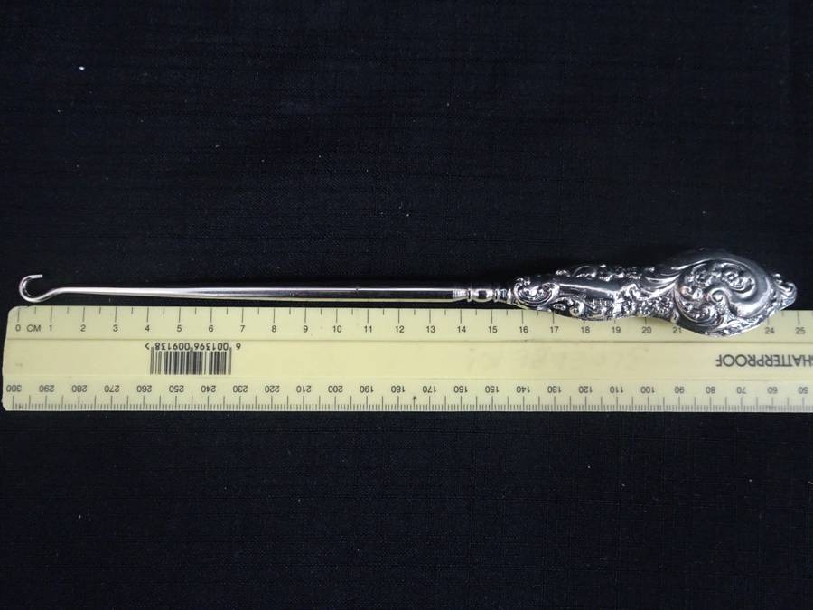 Stunning Hallmarked Sterling Silver Button Hook - 24cm Long - See Description - (Total W 55 Gram)