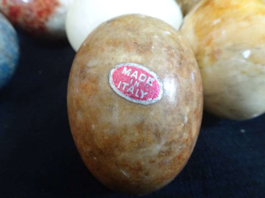 Stunning Collection Of Seventeen Colourfull Alabaster Marble Stone Eggs - Made In Italy