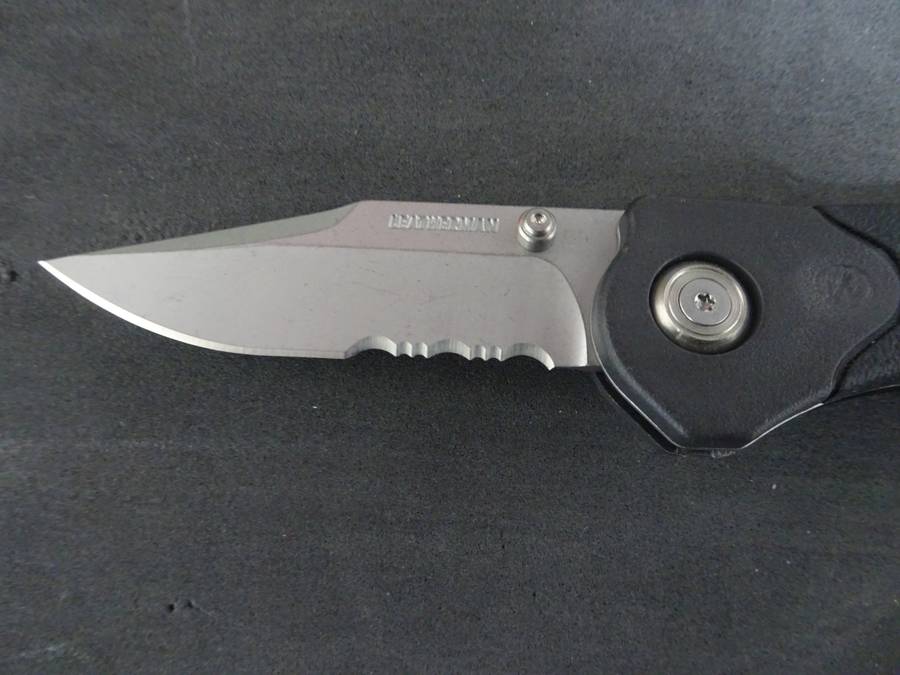 Stunning Leatherman H501 Lock Back Knife With Serrated Blade - In Excellent Condition