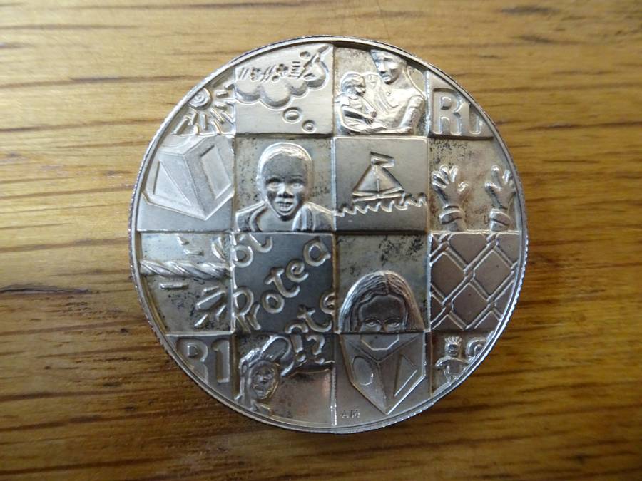 1998 South Africa Silver R1 Protea Year of the Child Mintage Coin - Excellent Condition