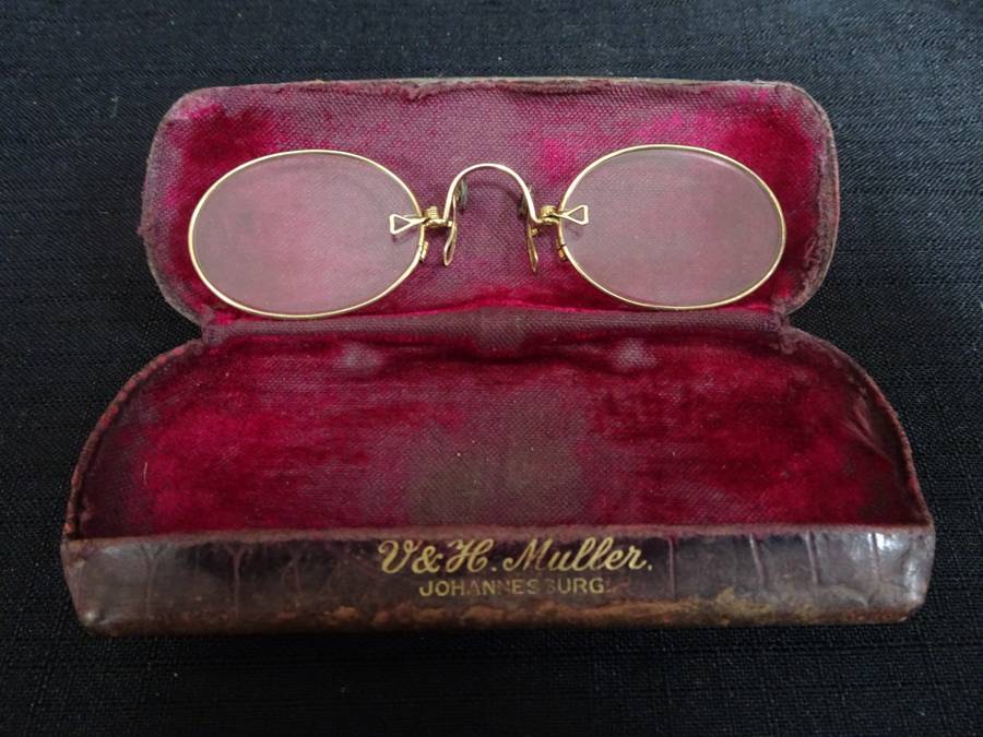 Stunning Vintage 1900 - 1930's Pinz Nez Spectacles with Case - Secondhand Condition
