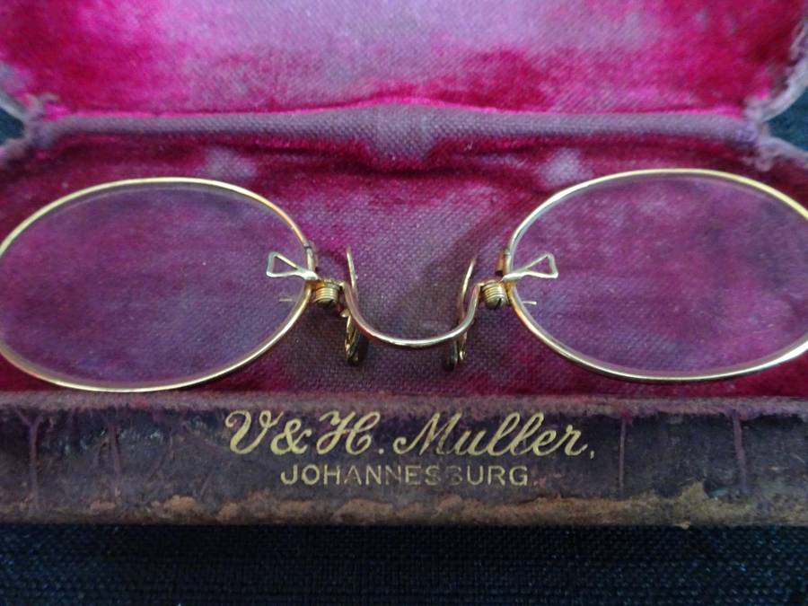 Stunning Vintage 1900 - 1930's Pinz Nez Spectacles with Case - Secondhand Condition