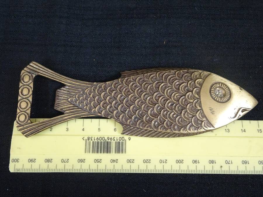 Two Vintage Wine Bottle Openers And Two Vintage Bottle Openers - In Good Condition