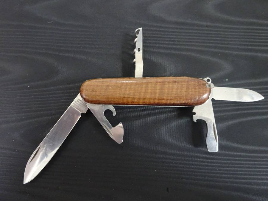Rare Victorinox Huntsman Pocket Knife With Tambotie Handle - Switzerland Stainless Rostfrei