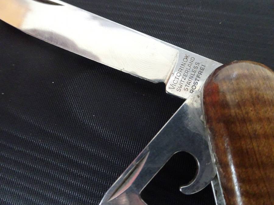 Rare Victorinox Huntsman Pocket Knife With Tambotie Handle - Switzerland Stainless Rostfrei