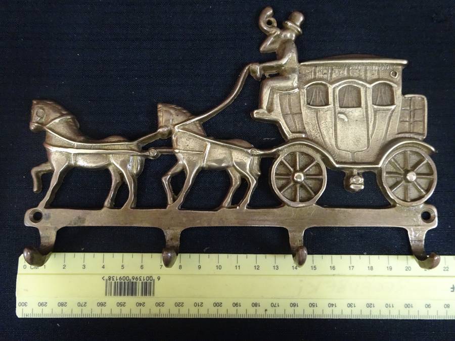 Stunning Vintage Solid Brass Horse & Carriage 4 Hook Wall Hanging Key Holder - Excellent Condition