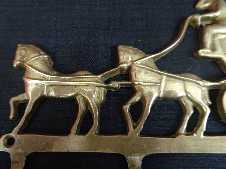 Stunning Vintage Solid Brass Horse & Carriage 4 Hook Wall Hanging Key Holder - Excellent Condition