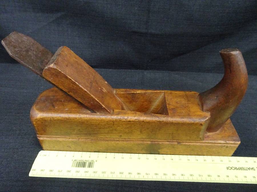 Vintage Continental Horned Smoothing Wood Working Plane - In Good Condition