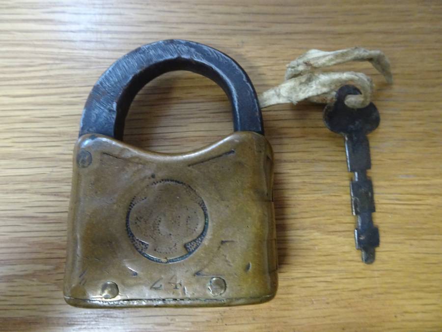 Very Stunning Antique Yale & Towne No.24 Brass And Metal Lock With Key - In Working Condition
