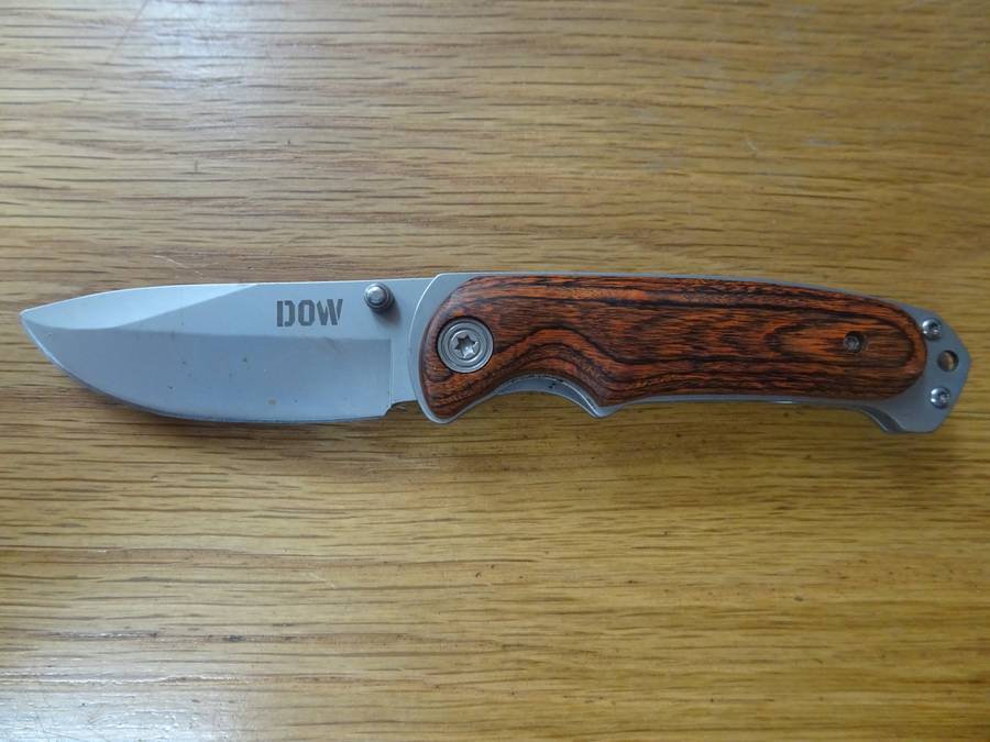 Stunning DOW Stainless 420 Fold Up Pocket Hunting Knife - In Good Condition
