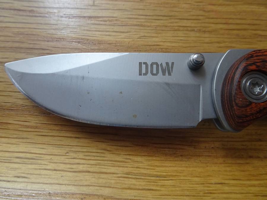 Stunning DOW Stainless 420 Fold Up Pocket Hunting Knife - In Good Condition
