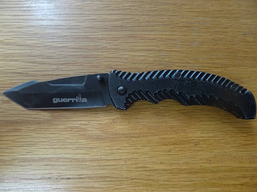 Beautiful Guerrilla Stainless (440) Fold Up Pocket Knife - In Good Condition