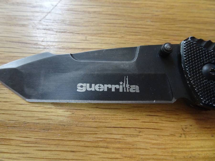 Beautiful Guerrilla Stainless (440) Fold Up Pocket Knife - In Good Condition