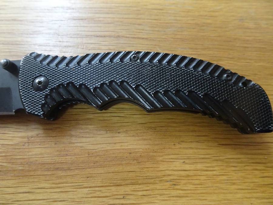 Beautiful Guerrilla Stainless (440) Fold Up Pocket Knife - In Good Condition