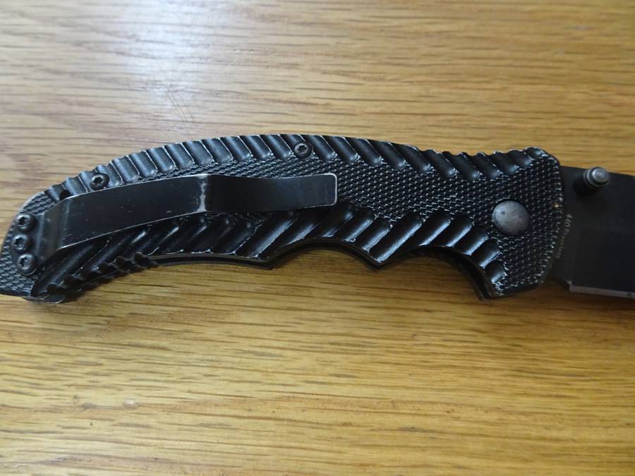 Beautiful Guerrilla Stainless (440) Fold Up Pocket Knife - In Good Condition