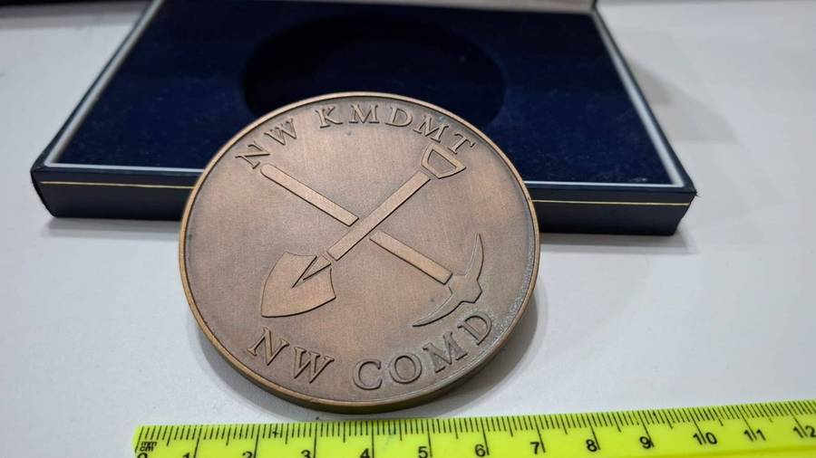 Very Rare SADF Medallion Awarded to Lt Kol A Vermeulen-Sterkte met die Toekoms 2Jun99 NW KMDMT Boxed