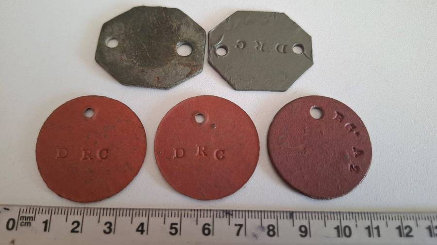 WW 2 British  Dog Tags x 5 in Great Condition