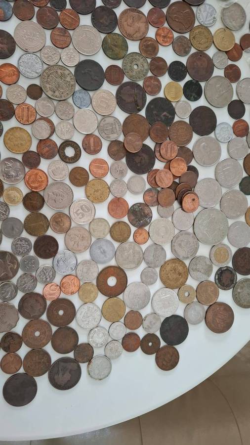 Collection of Vintage and Other South Africa/International Coins and Tokens in Old Tin Box +/- 2KG