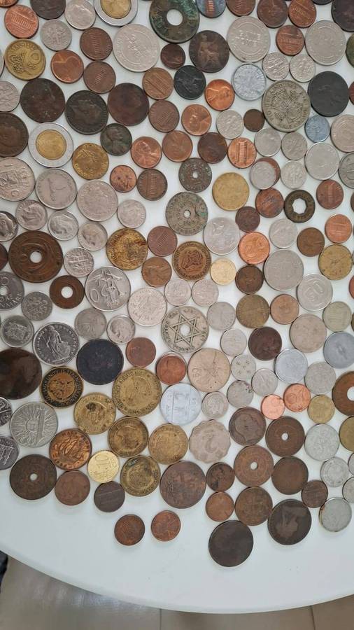 Collection of Vintage and Other South Africa/International Coins and Tokens in Old Tin Box +/- 2KG