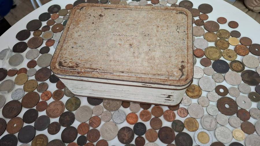 Collection of Vintage and Other South Africa/International Coins and Tokens in Old Tin Box +/- 2KG