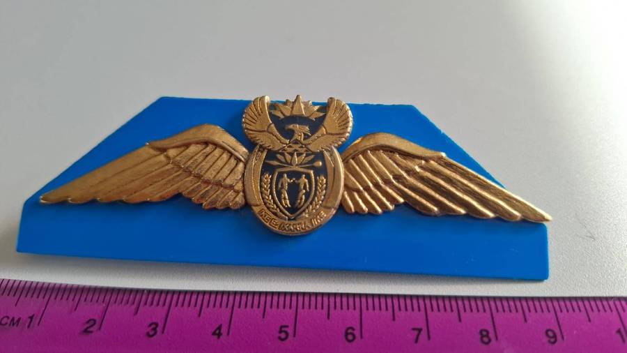 SAAF Pilots Mess Dress Wings -Gold for more 1000 or more flying hours-Pins intact -Post 2003