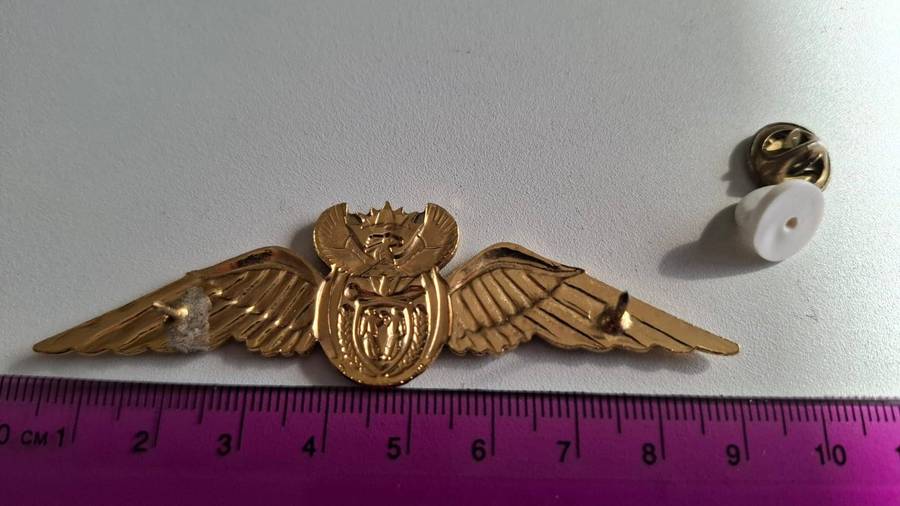 SAAF Pilots Mess Dress Wings -Gold for more 1000 or more flying hours-Pins intact -Post 2003
