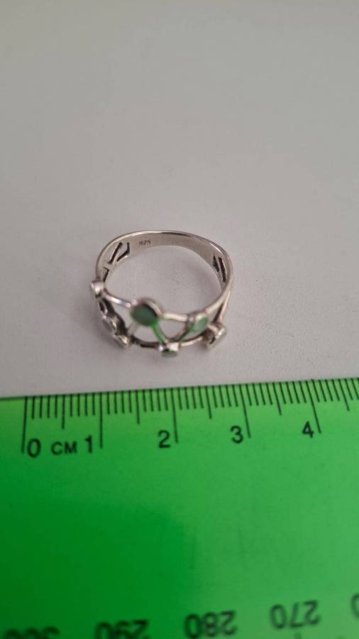 Beautiful Sterling Silver 925 and Mother of Pearl Ring - Dim 18 mm in Excellent condition