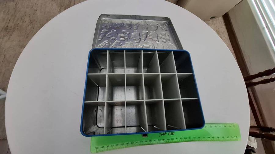 Stunning Hot Wheels Metal Car Carry Case - Holds 18 Cars - Excellent Condition