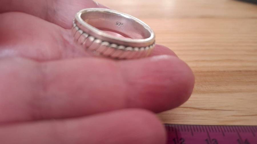 Stunning Gents Heavy 925 Sterling Silver (11.3 Grams ) (24 mm Dim) in Good Condition(Clearly Marked)