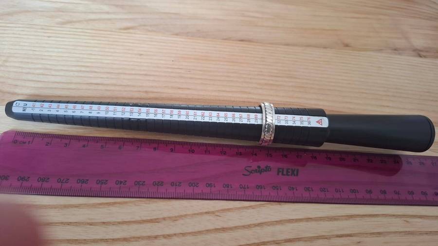 Stunning Gents Heavy 925 Sterling Silver (11.3 Grams ) (24 mm Dim) in Good Condition(Clearly Marked)