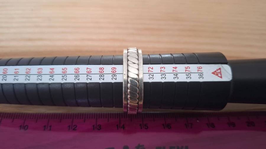 Stunning Gents Heavy 925 Sterling Silver (11.3 Grams ) (24 mm Dim) in Good Condition(Clearly Marked)