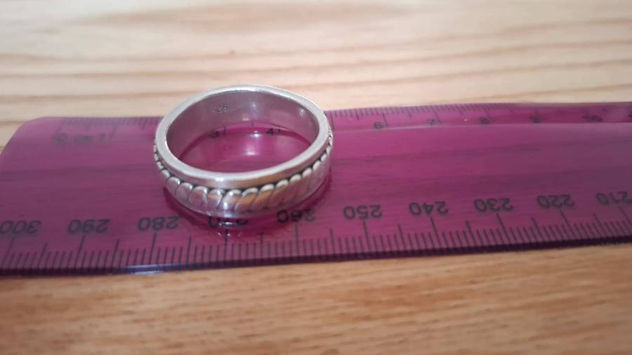 Stunning Gents Heavy 925 Sterling Silver (11.3 Grams ) (24 mm Dim) in Good Condition(Clearly Marked)