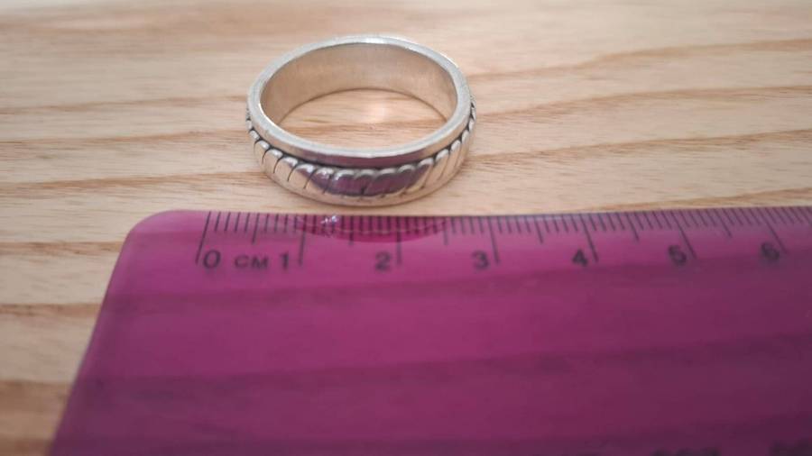 Stunning Gents Heavy 925 Sterling Silver (11.3 Grams ) (24 mm Dim) in Good Condition(Clearly Marked)