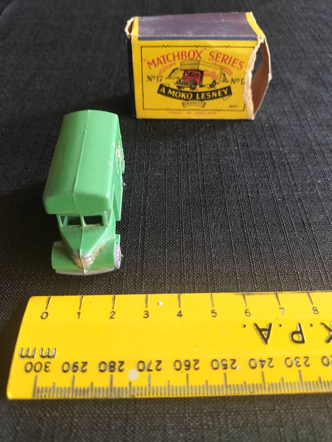 Very Rare Vintage Moko Lesney Match Box Series NO17 - Green Bedford Removals Van - Made in England
