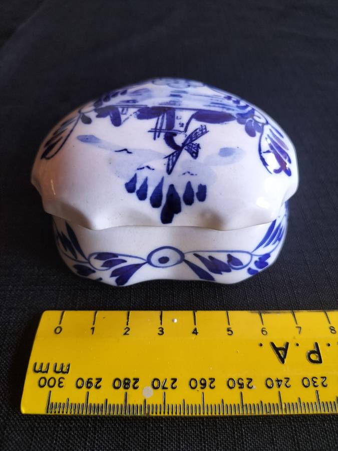 Vintage Hand-Painted Delft Blue Ceramic Heart Trinket or Juwelry Box from Holland