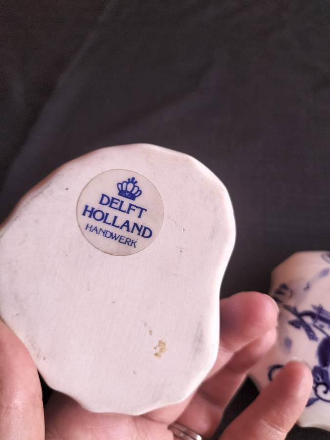 Vintage Hand-Painted Delft Blue Ceramic Heart Trinket or Juwelry Box from Holland