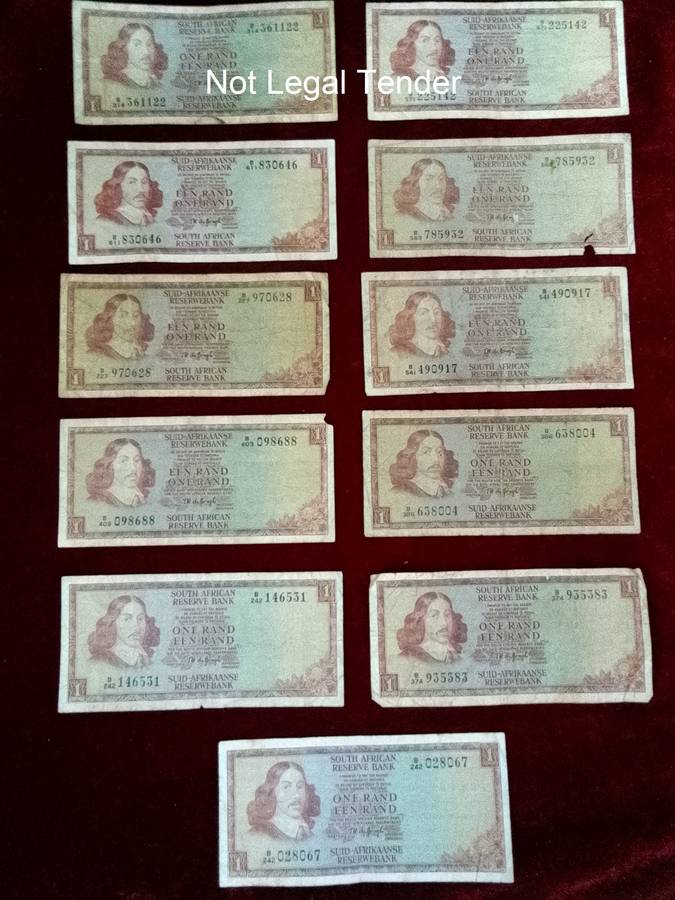 Collection Of Eleven Republic Of South Africa One Rand Notes - TW De Jongh