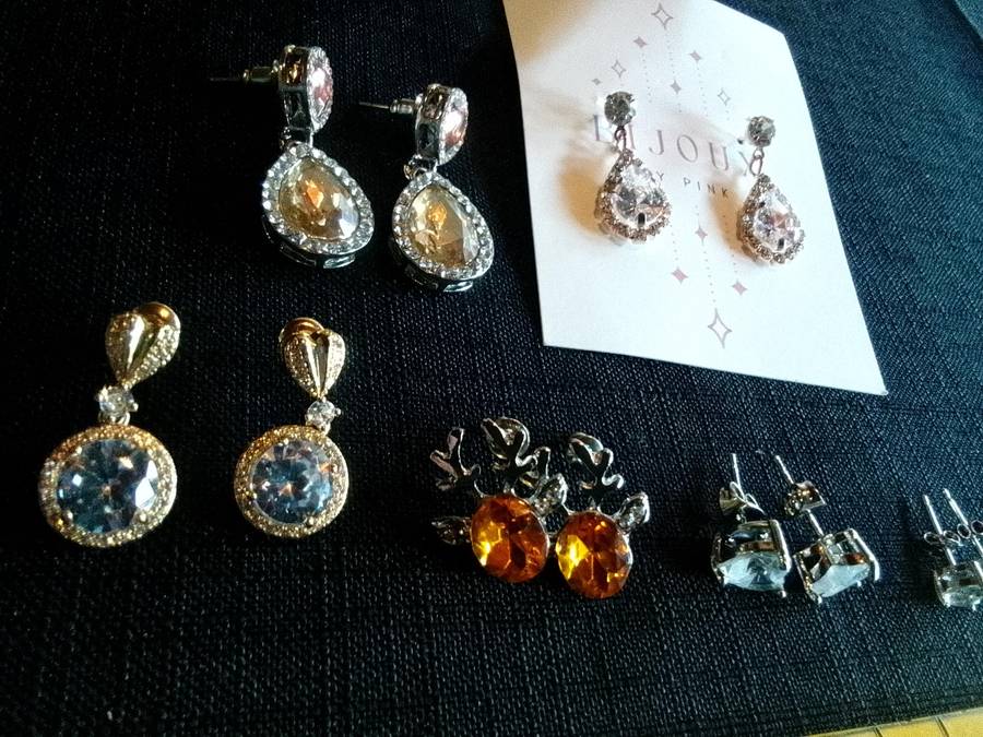 Collection Of Six Stunning Woman's Different Styles Of Earrings - Excellent Condition