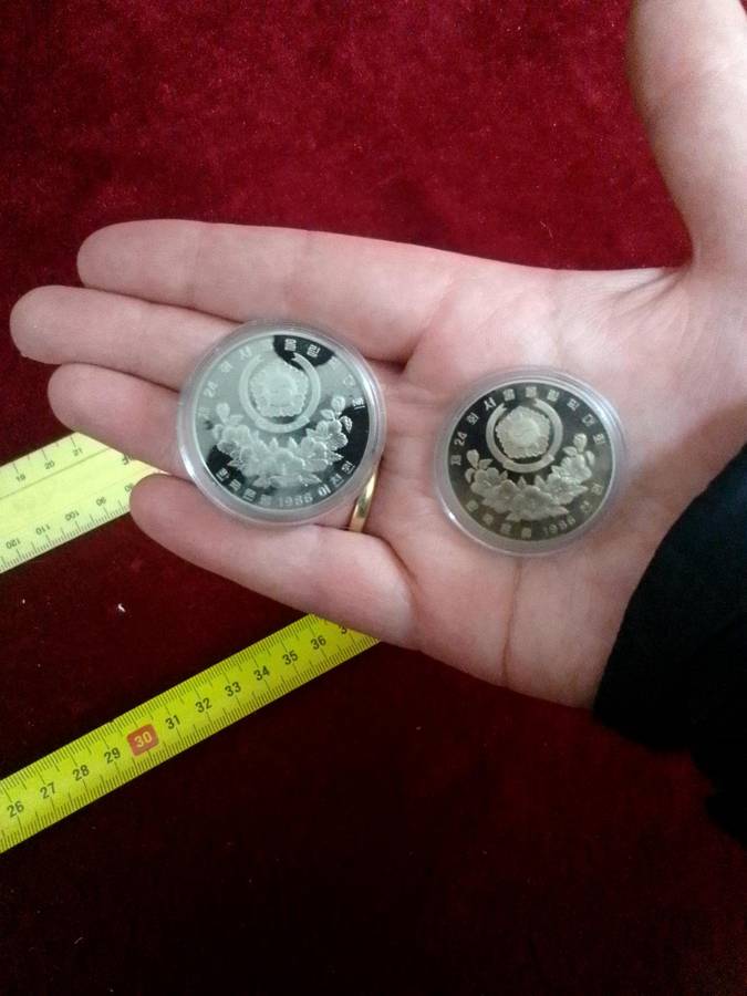 Beautiful Vintage Seoul 1988 Event Olympics Fan Apparel & Souvenirs Medallions- Good Condition