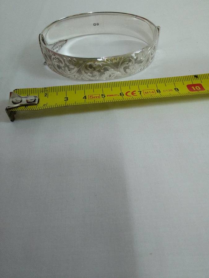 Beautiful Vintage Hallmarked Solid Sterling Silver Engraved Hinged Clasp Bangle 57.6g-Good Condition