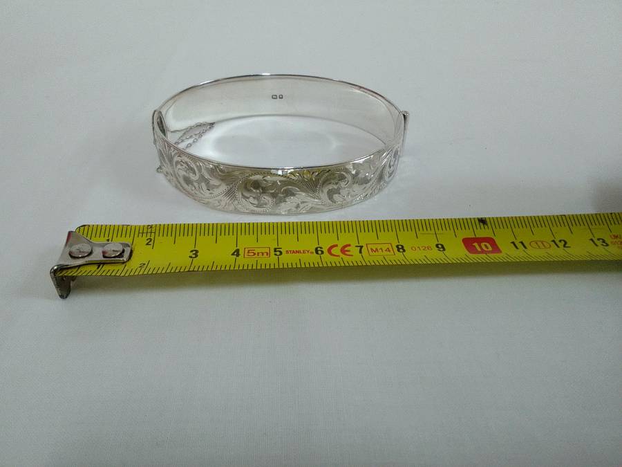 Beautiful Vintage Hallmarked Solid Sterling Silver Engraved Hinged Clasp Bangle 57.6g-Good Condition