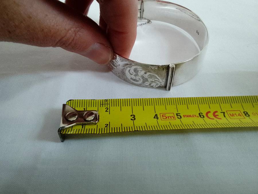 Beautiful Vintage Hallmarked Solid Sterling Silver Engraved Hinged Clasp Bangle 57.6g-Good Condition