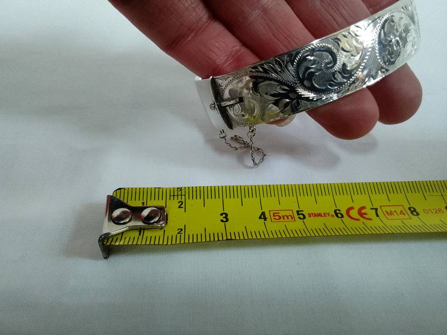 Beautiful Vintage Hallmarked Solid Sterling Silver Engraved Hinged Clasp Bangle 57.6g-Good Condition