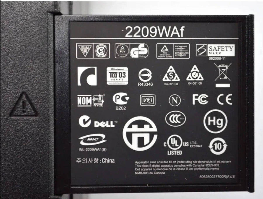 Dell UltraSharp 2209WAf 22" Widescreen LCD Flat Panel Monitor 1680 x 1050 DVI